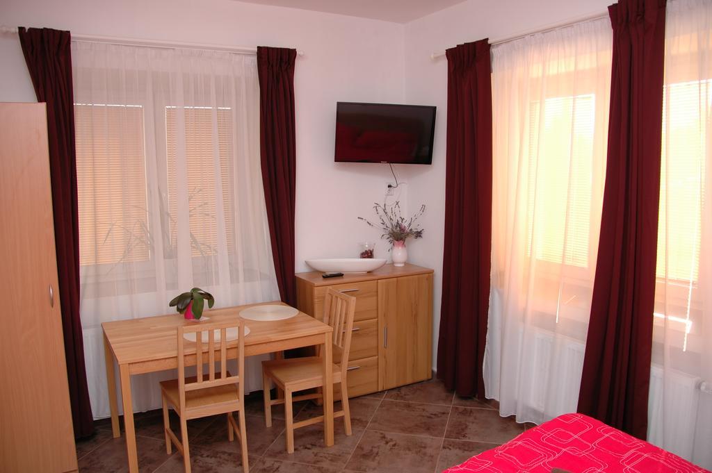 Penzion V Roklich & Apartmens V Roklich Ricany  Exterior photo